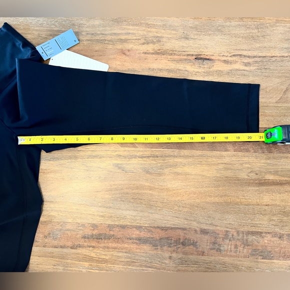 NWT Lululemon Black Wunder Under Crop. - Picture 6 of 7